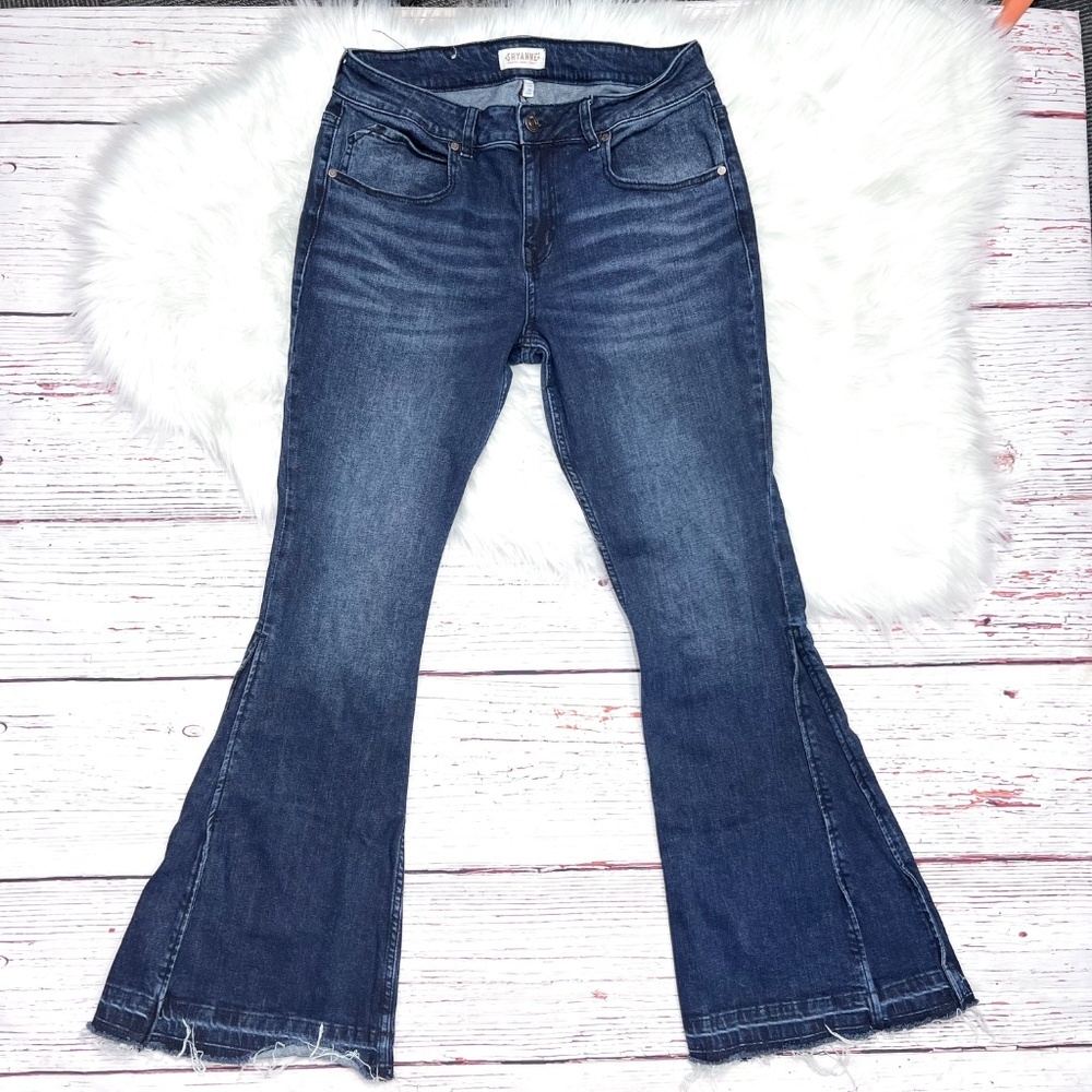 👖|•SHYANNE•| Dark Wash Flare Jeans Size 31👖 - Picture 2 of 7